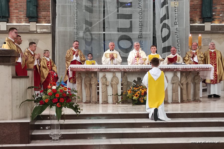 25 Eucharystia inauguracyjna.jpg